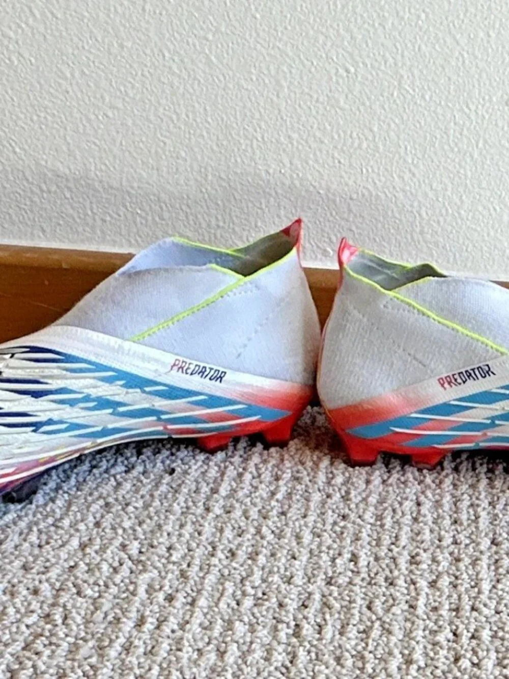 Men's adidas Predator Edge + SG Soccer Cleats Laceless White Multi GW1035 Sz 10